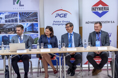 Od lewej: dr P. Kwaśnicki, prof. dr hab. A. Iwan, prof. dr hab. J. Rysz, dr S. Wolski, fot. B. Motyka.