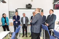 Opiekun Laboratorium Metrologii dr inż. Jakub Wojturski przedstawia zasady funkcjonowania laboratorium,